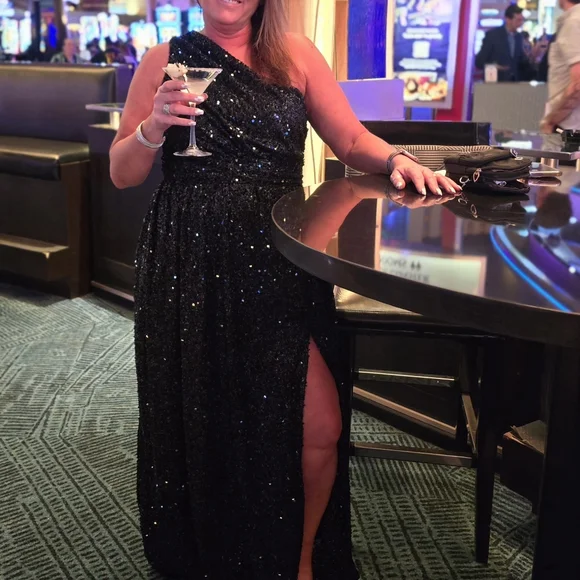 Black one shoulder Seguin Gown - Picture 14 of 15